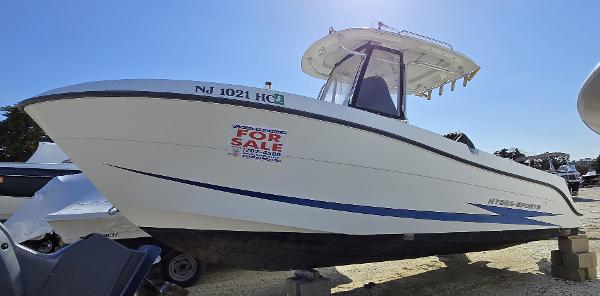 Hydra-Sports Vector 2200 CC 2009 - Marine Source