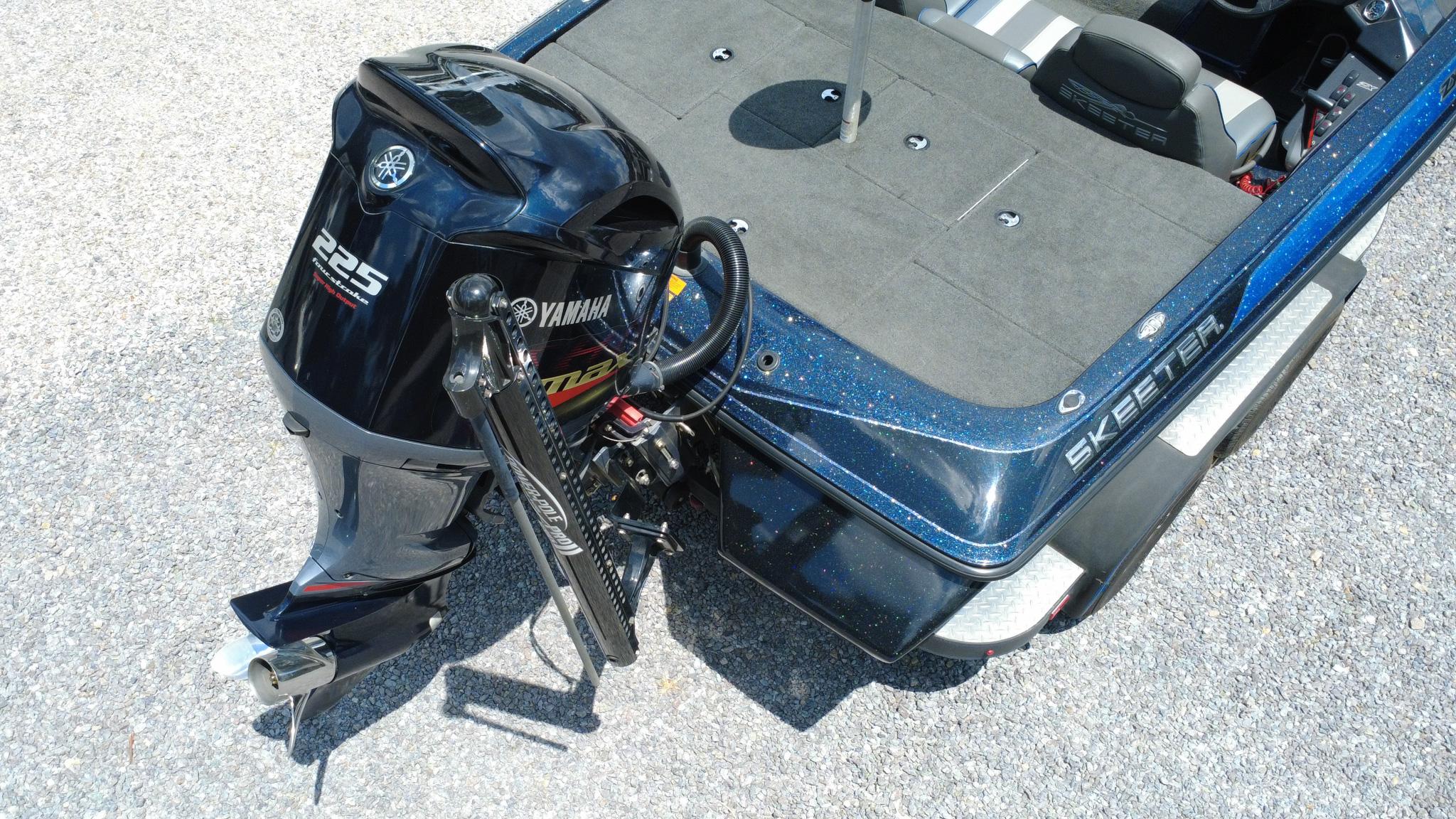 マイクロビースト Skeeter ZX225 2011 - Marine Source